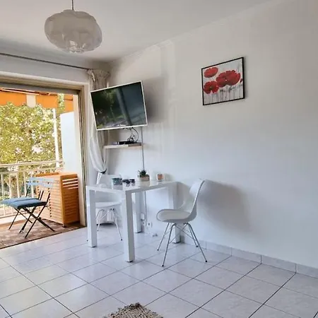 Apartment Nice Studio With Balcony Near The Beach Cannes