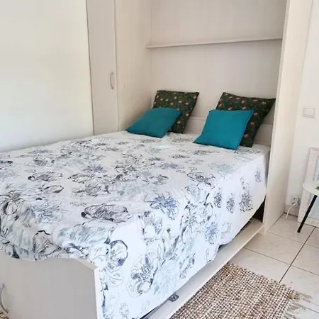Apartment Nice Studio With Balcony Near The Beach *